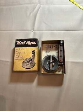 Vintage Edelbrock Uni-Syn Model A Multiple Carburetor Synchronizer with Box